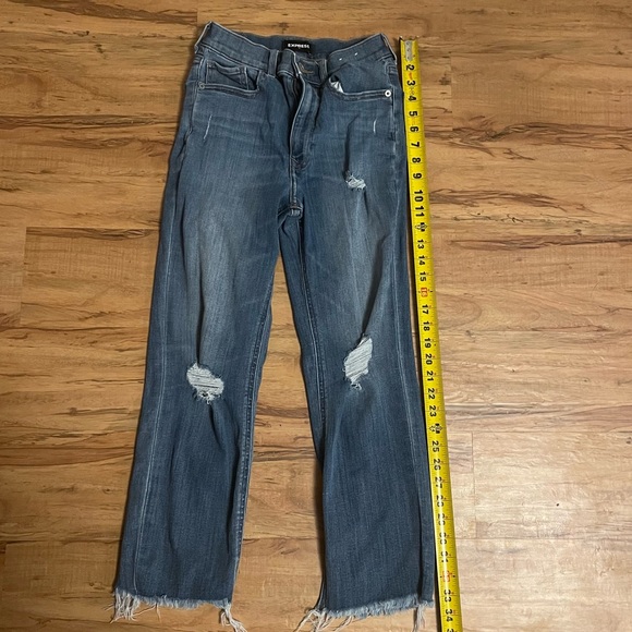 Express Cropped Straight High Rise Women’s Distressed Jeans - Picture 4 of 10